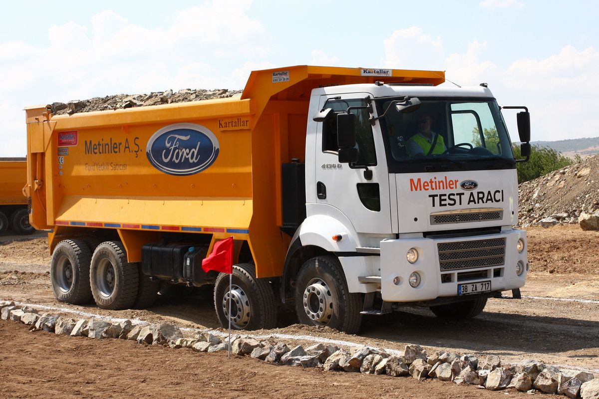 Ford cargo самосвал